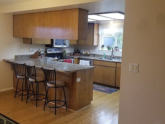5th image of 1208 Glengrove Ave