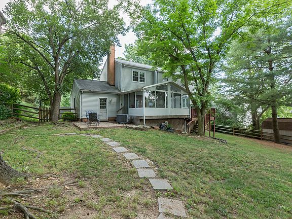 2nd image of 6908 Stoneybrooke Ln