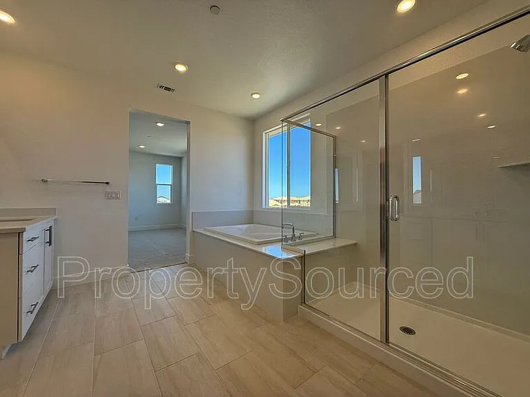 1336 N Martorella Ave — Photo 39