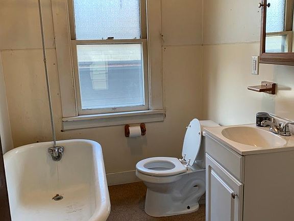 Bathroom with tub/shower combo
