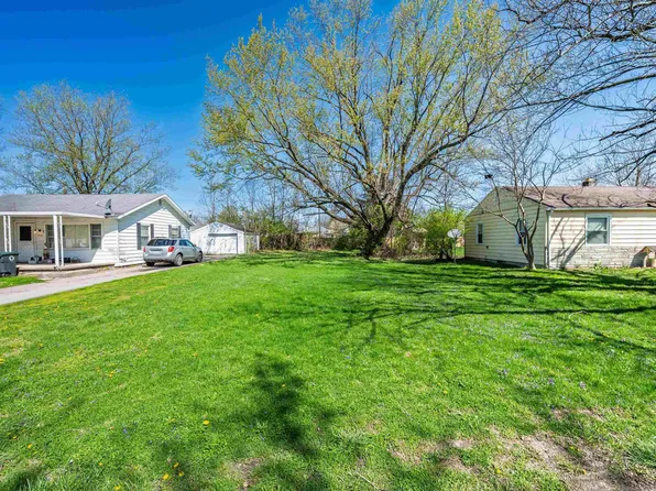 1800 East Dr #23, Muncie, IN 47302