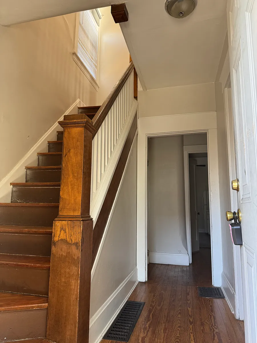 Building Photo - 208 Hastings St #1