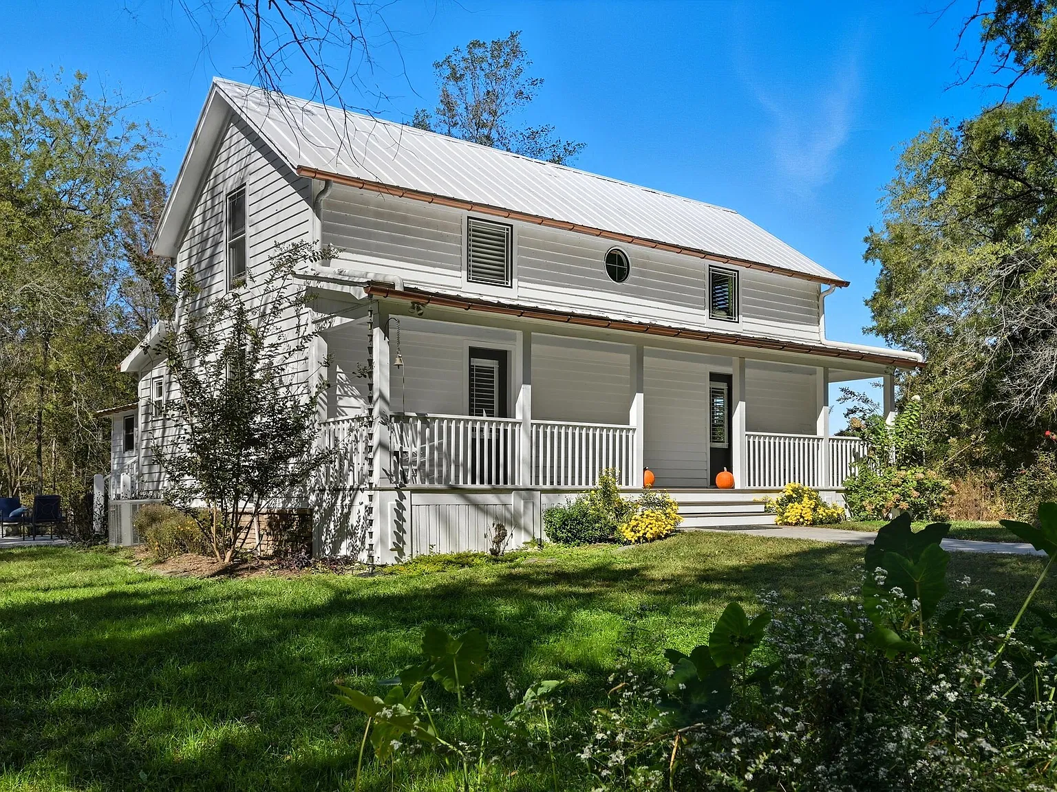 3 bed, 1.5 bath, 2000 sqft, $4,800 — Photo 3