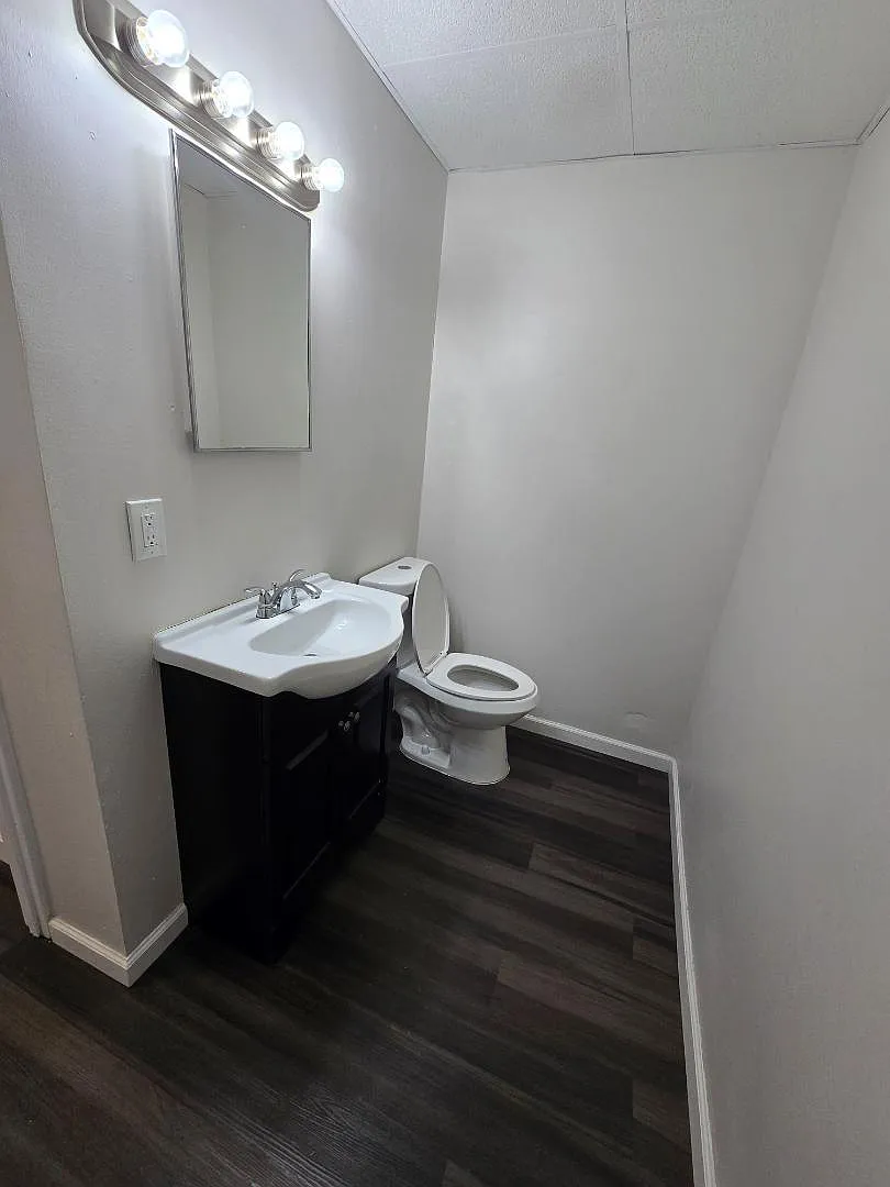 Unit Photo - 5301 Alfred Ave #1F