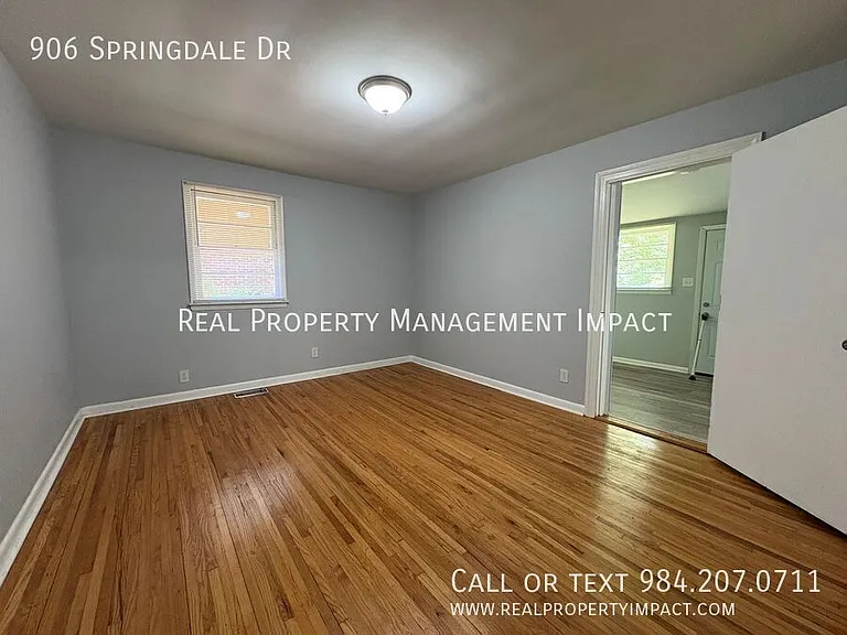 906 Springdale Dr — Photo 15