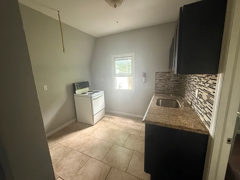231 Amherst St #3 — Photo 6
