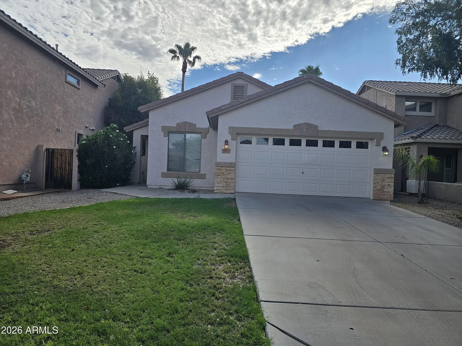 3 bed, 2.0 bath, 1429 sqft, $2,100 — Photo 1
