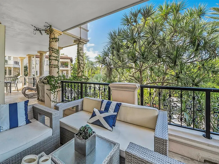 19227 Fisher Island Dr #19227 — Photo 36