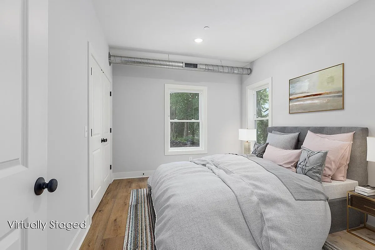 Building Photo - 1004 Diamond Ave NE #1