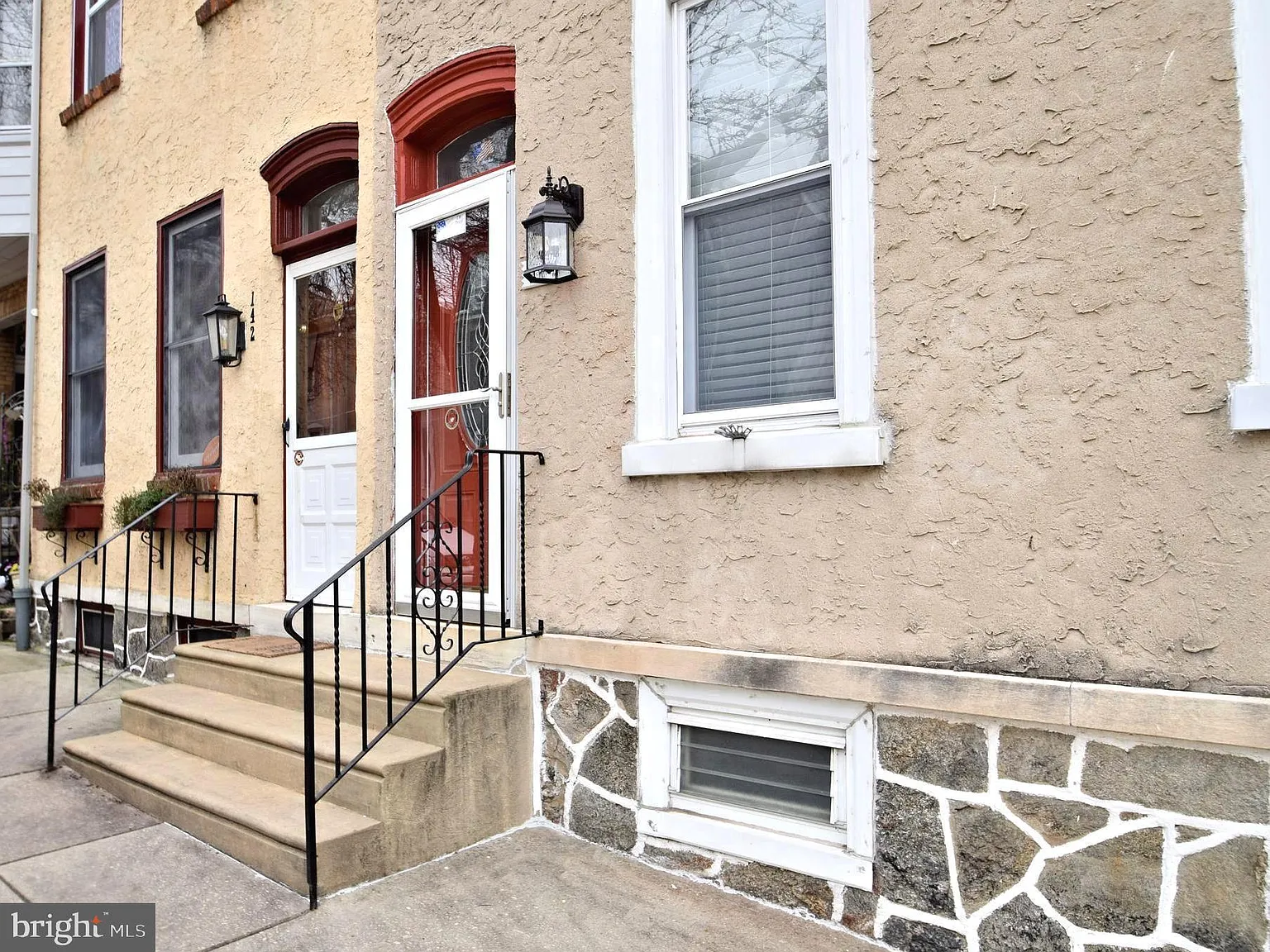 4 bed, 2020 sqft, $2,700 — Photo 2