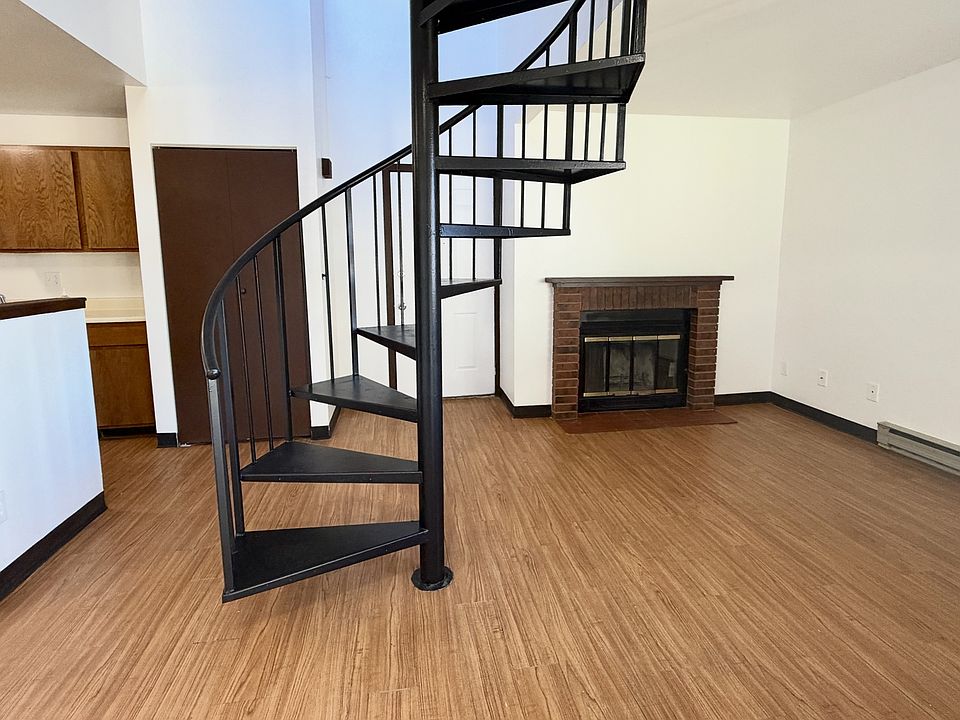 1st image of 4501 Boardwalk Dr #R