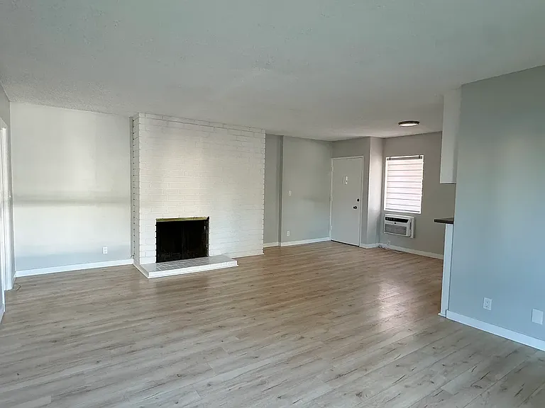 5505 Corteen Pl #7 — Photo 3