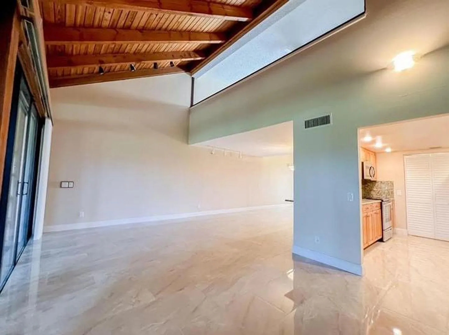 10740 S Golfview Drive, Pembroke Pines, FL 33026 - 3107 — Photo 4