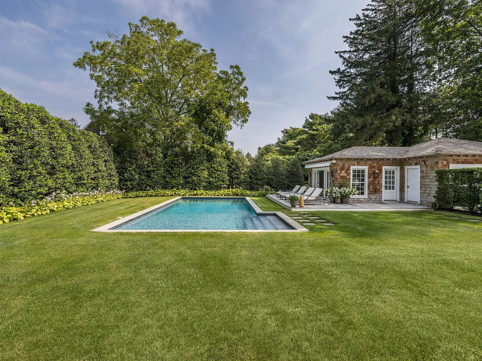 Southampton Village Estate with Pool, Steps to Main St — Photo 3