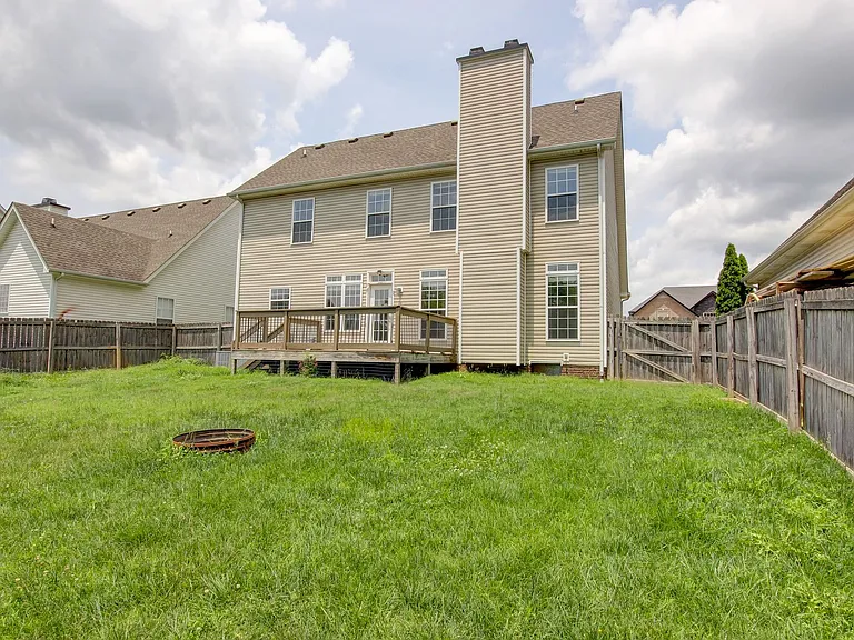 716 Cavalier Dr — Photo 35