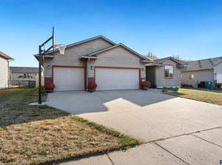 904 Honeysuckle Dr, Harrisburg, SD 57032