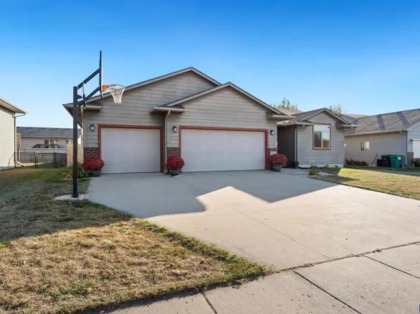 904 Honeysuckle Dr, Harrisburg, SD 57032