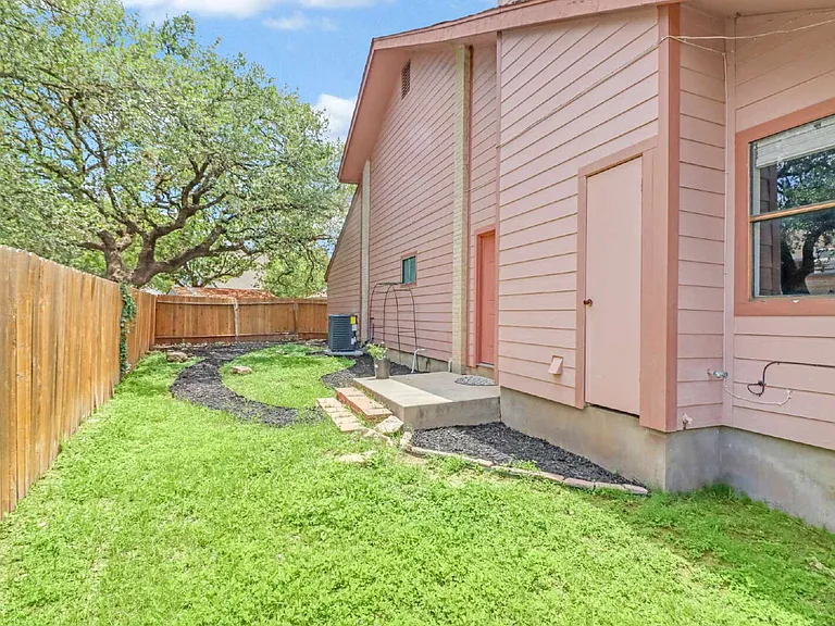 14216 Indian Woods — Photo 27