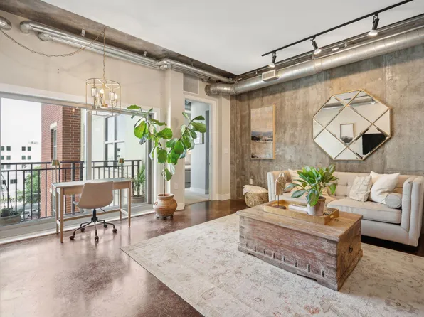 150 Bee St APT 612, Charleston, SC 29401