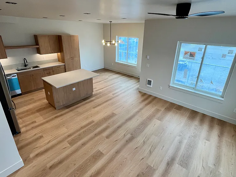 1622 W Antler Ave — Photo 6