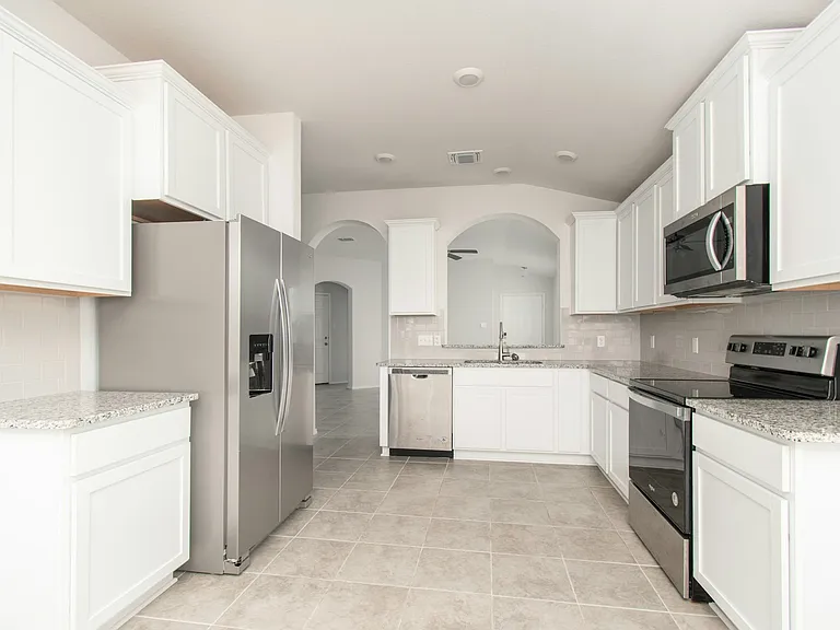 9019 Stonehollow Dr — Photo 2