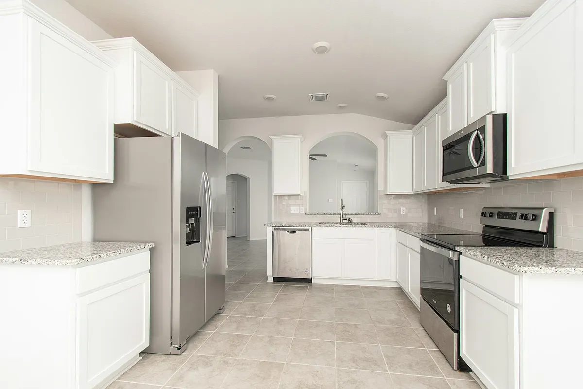 Building Photo - 9019 Stonehollow Dr
