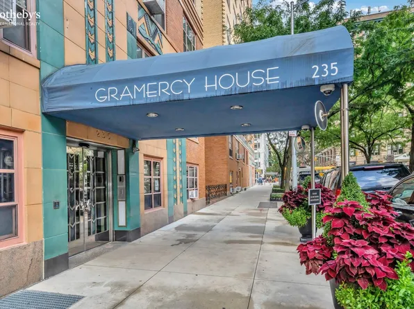 235 East 22nd Street image 12 of 12