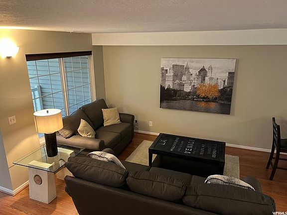4th image of 270 E Millpoint Pl