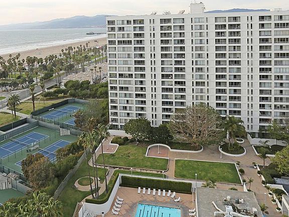 Adjacent to Santa Monica bike path and tennis courts