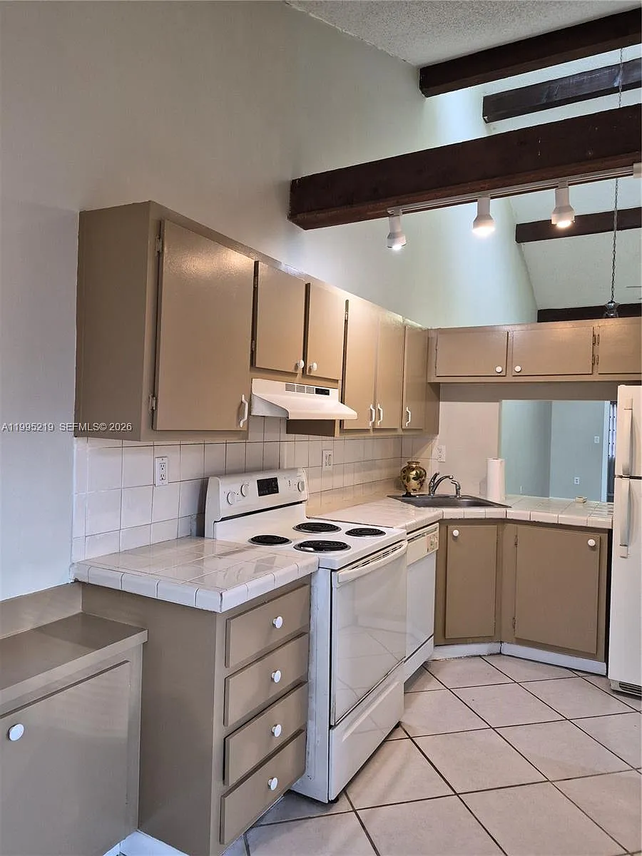 Building Photo - 1752 NW 74th Ave #18