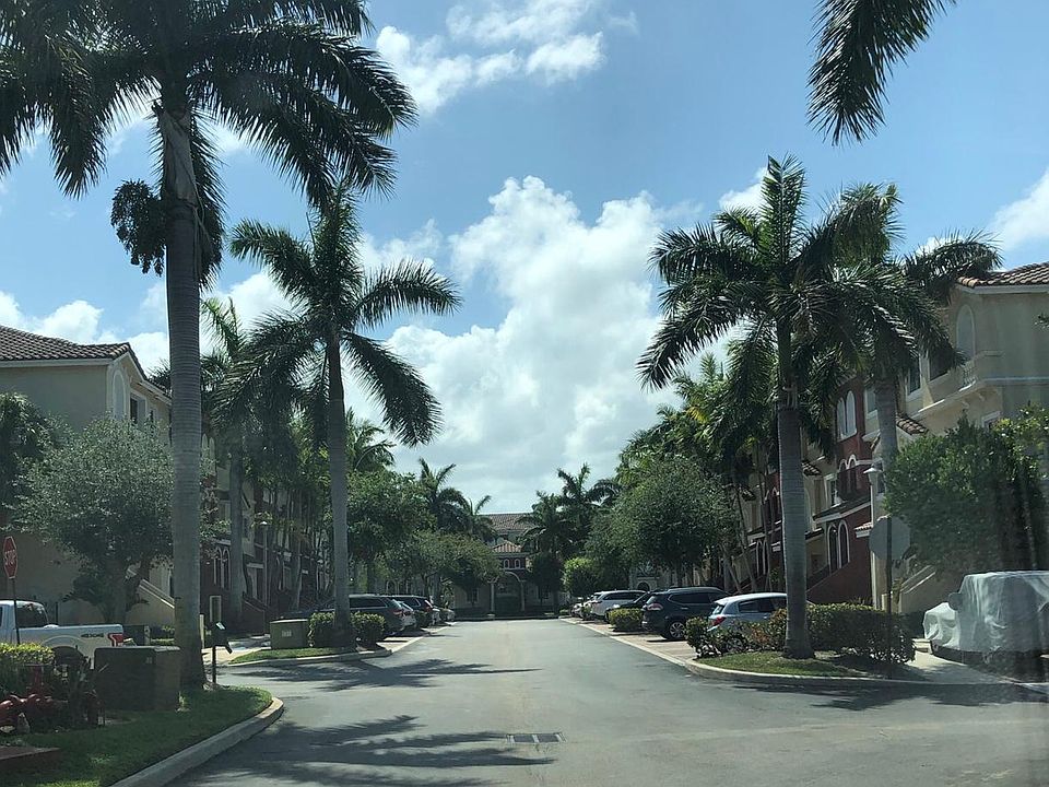 1st image of 322 Bayfront Dr