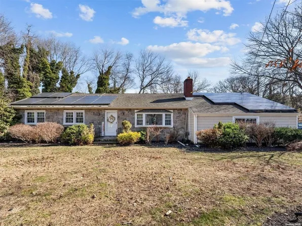 11 Daisy Lane, Smithtown, NY 11787