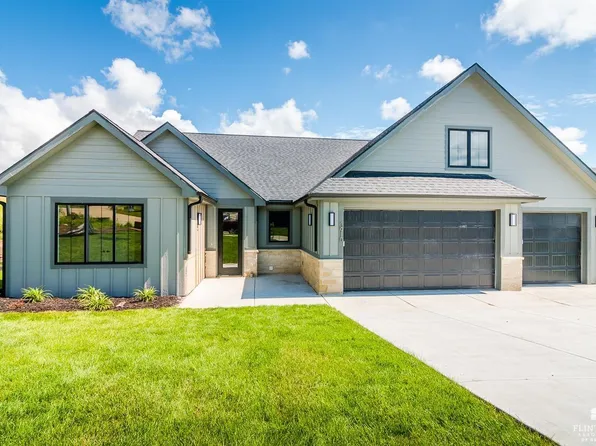 3910 Travers Cir, Manhattan, KS 66503