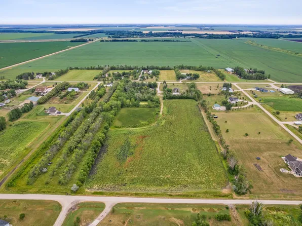 2831 Nyland Ln, Harwood, ND 58042