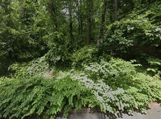 423 Summit Rd, Mountainside, NJ 07092