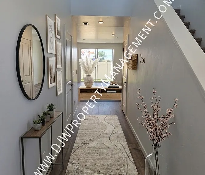 1724 N Big Star Ave — Photo 2