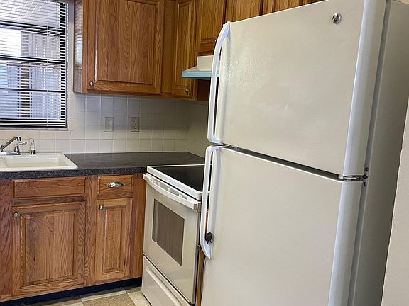 3rd image of 1013 S Dixie Ave #C