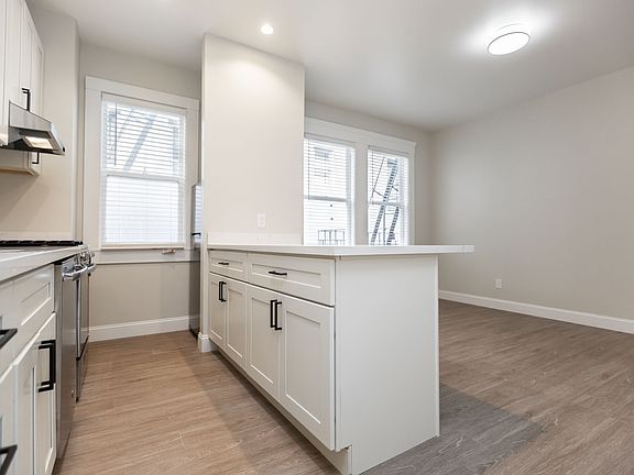 4th image of 634 Powell St APT 31