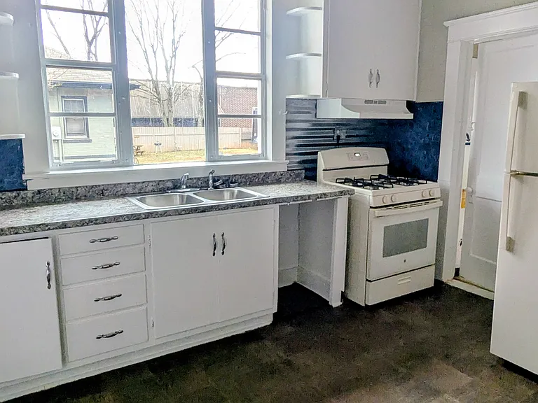 936 W Front St — Photo 6