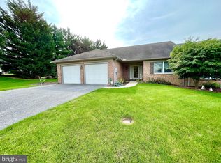 418 Benjamin Dr, Chambersburg, PA
