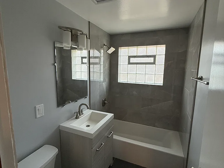 12821 S Manistee Ave — Photo 6