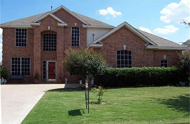 1st image of 2613 Crestwood Dr