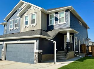 28 E Aster Line, Okotoks, AB T1S5Y1