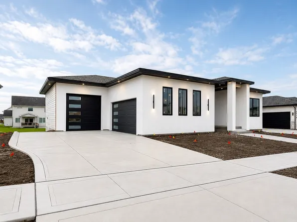 4123 Westgate Pkwy, Clive, IA 50325