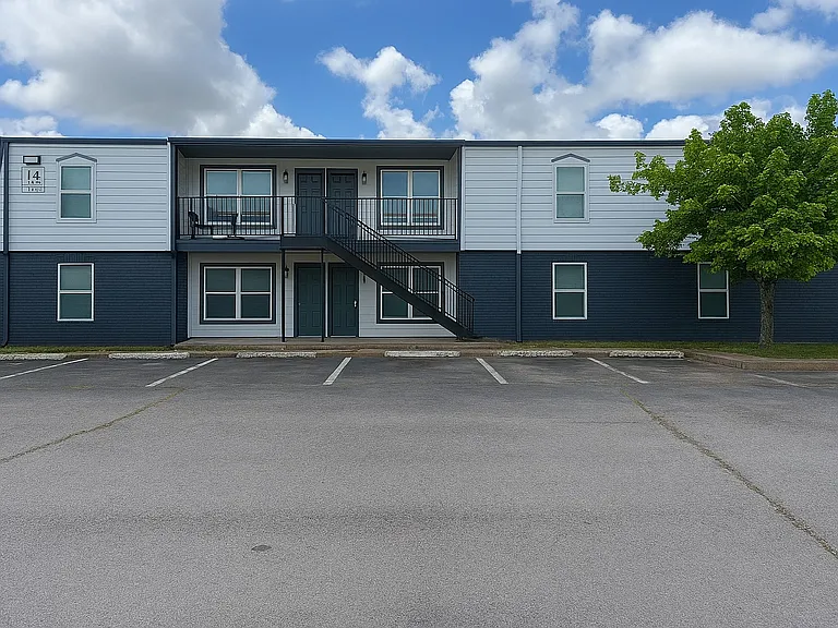 Valencia Grove Apartments — Photo 17