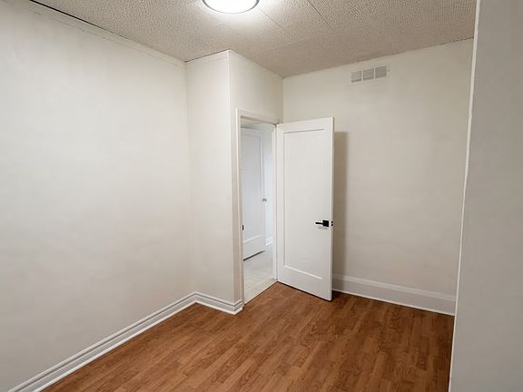 5th image of 2903 Lakeshore Rd W #2