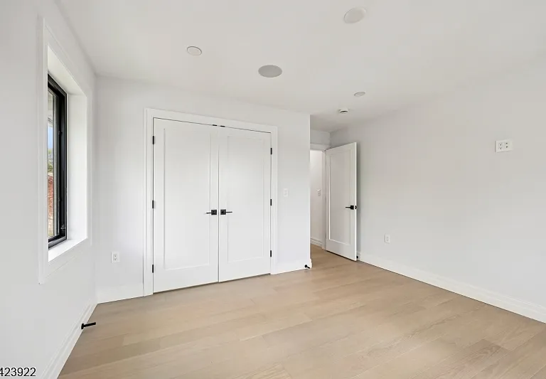 51 Albany Ave — Photo 33
