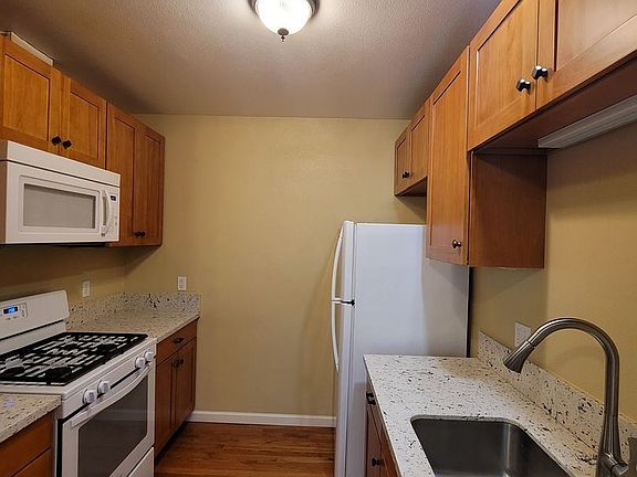 5th image of 1776 NE Lombard St #9307507
