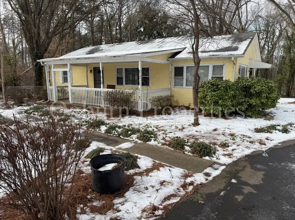 3958 Northampton Dr, Winston Salem, NC 27105