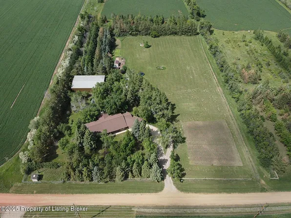 10949 34th St SW, Dickinson, ND 58601